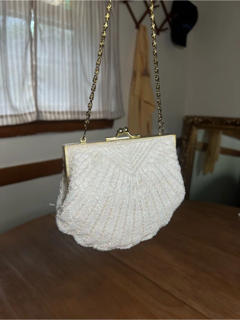 Vintage Elegant White Beaded Shell Evening Purse Clutch with Gold Chain Bridal